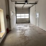 Rolltor und Hubtisch Innen